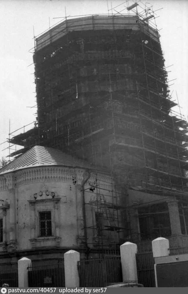 Собор Богоявленского монастыря в лесах
