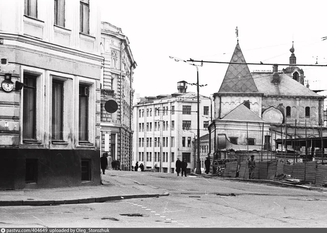 Ул. Разина (Варварка). Палаты Романовых