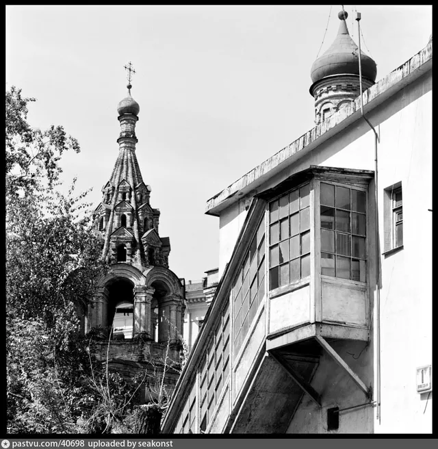 Первый Колобовский, у церкви Знамения за Петровскими воротами