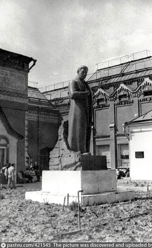 Статуя Сталина у Третьяковки