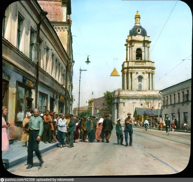 Пятницкая улица у церкви Параскевы Пятницы