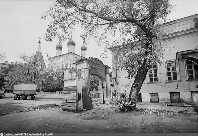 Спасопесковский переулок