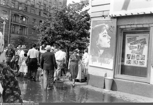 Улица Горького. Кинотеатр "Центральный"