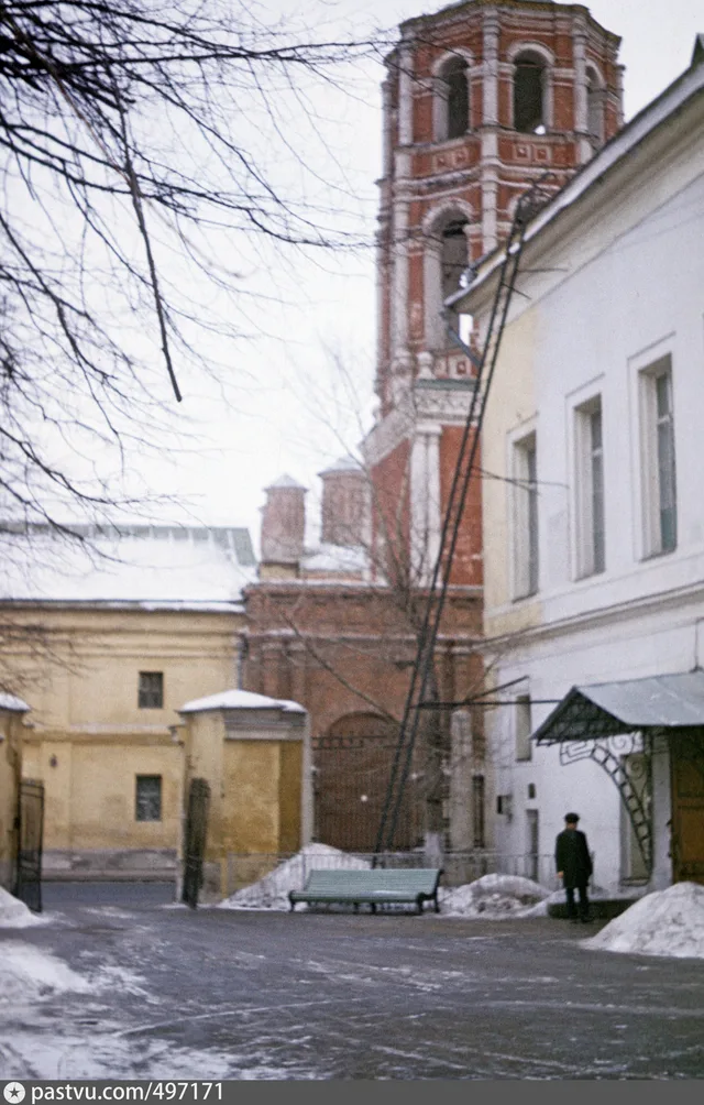 Двор дома Губина (без Лужкова)