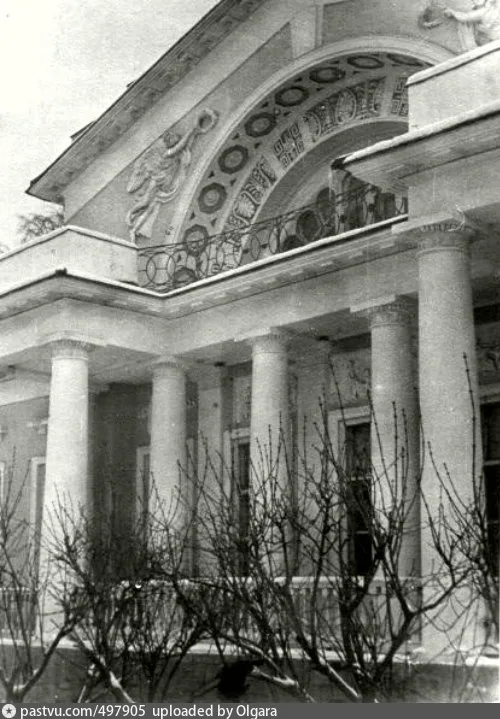Дом Гагарина на Новинском бульваре