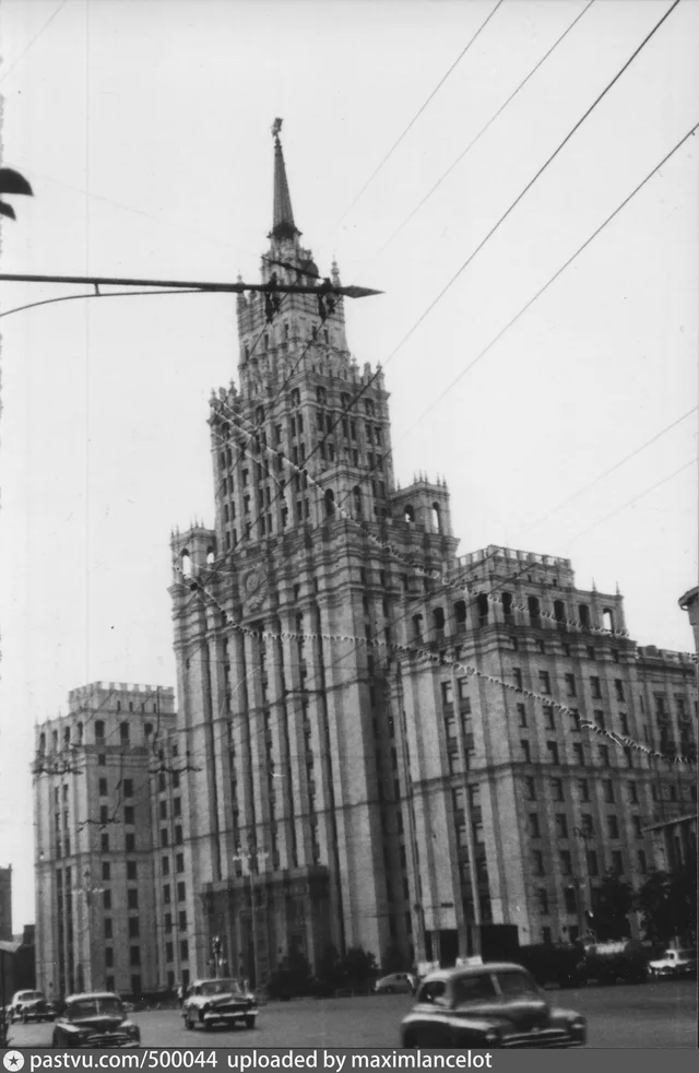 Высотка на Красных воротах