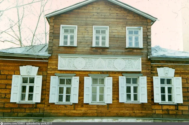 Деревянный послепожарный дом в М.Власьевском пер