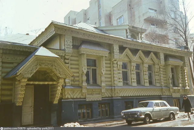 Дом Пороховщикова в Староконюшенном пер.