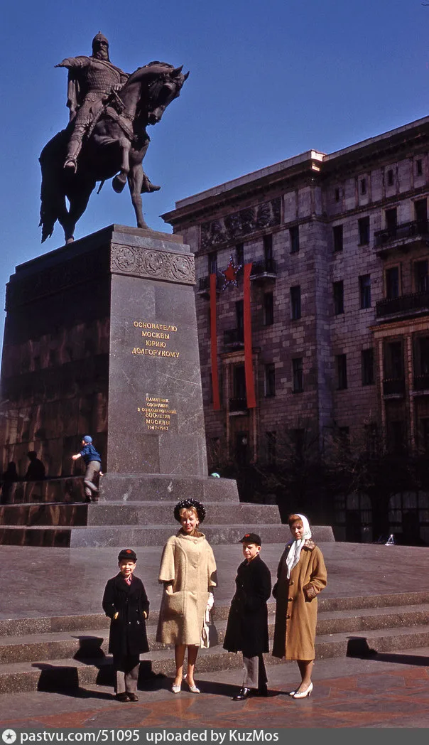 Памятник Юрию Долгорукому