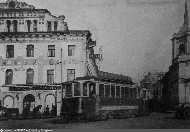 Трамвай на Арбатской площади