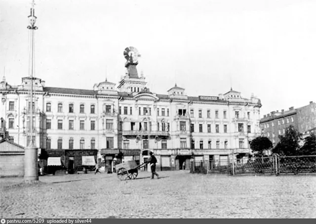Триумфальная площадь