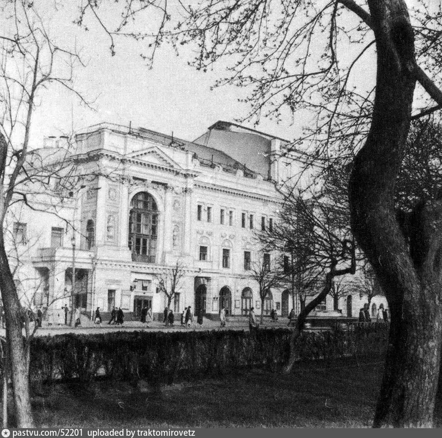 Центральный ордена Ленина детский театр (площадь Свердлова, 2)