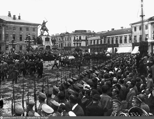 Траурная процессия на Тверской площади