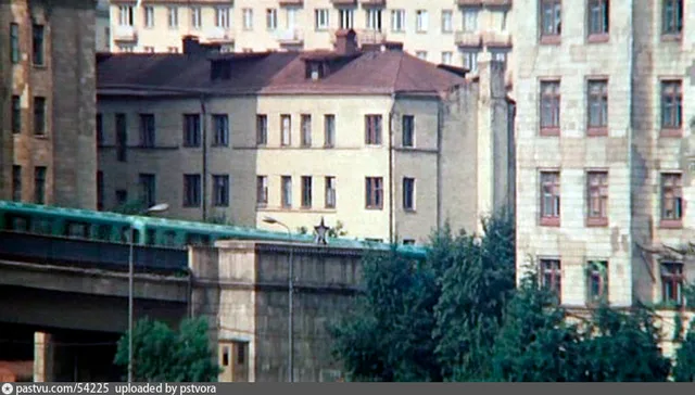Смоленская набережная, метромост