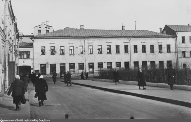 Угол Большого Кисловского и Герцена