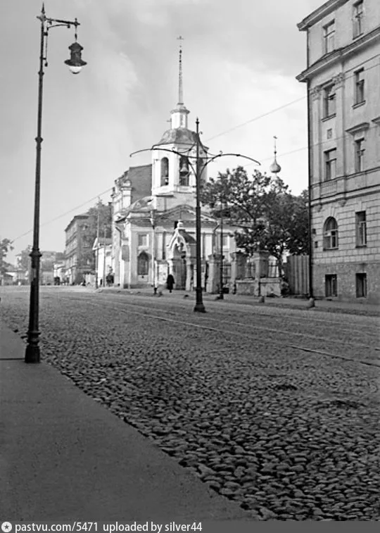 Улица Остоженка. Церковь Успения