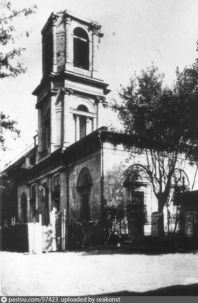 Храм Николая Чудотворца в Толмачах, без верхов.