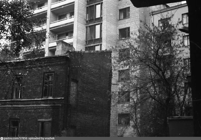Двор д.9 в Сивцевом Вражке до Бурганова