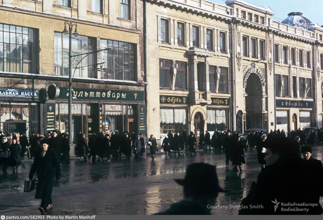 Улица Петровка. Петровский пассаж