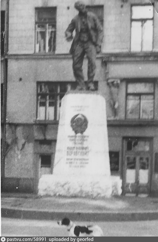 Памятник Воровскому