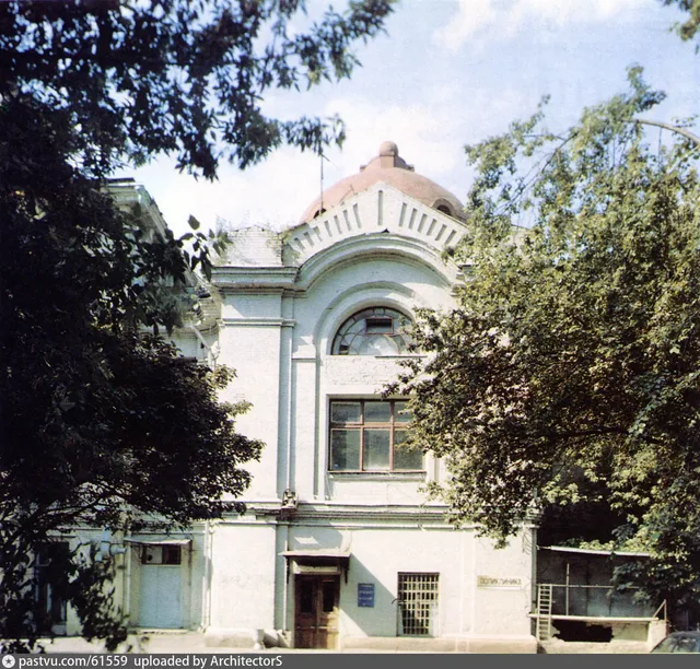 Двор на ул. Фадеева. Храм св. Николая