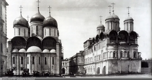 Успенский собор и церковь Двенадцати апостолов