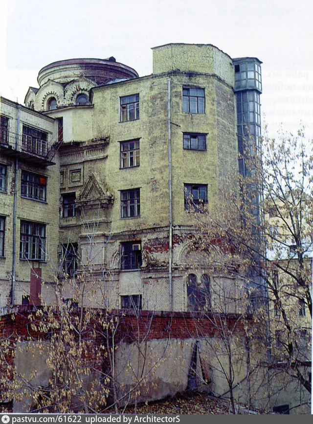 Осенний двор у Лихова переулка