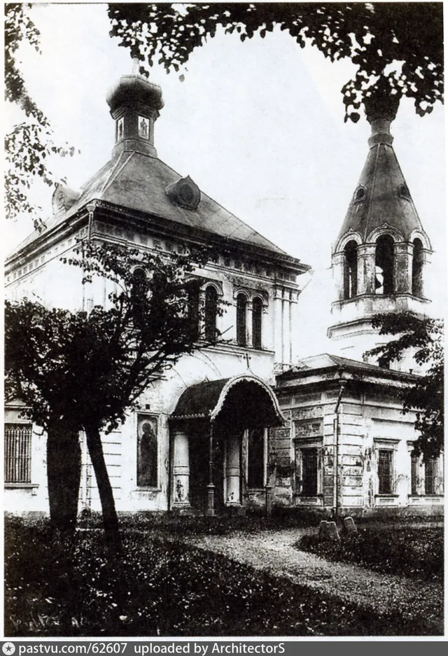 Мароновский переулок. Двор храма св. Марона Пустынника в Новых Панех