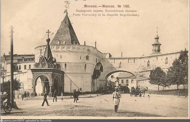 Варварские ворота. Боголюбская часовня