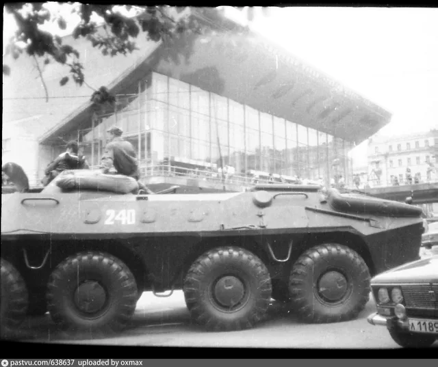 События 19 августа 1991. "Россия" под защитой