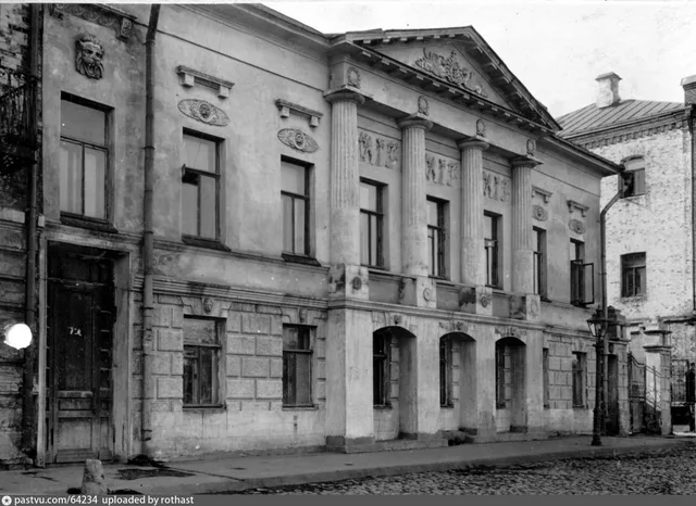 Дом Лобкова на Софийской набережной