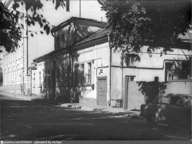 Улица Малая Молчановка, 2