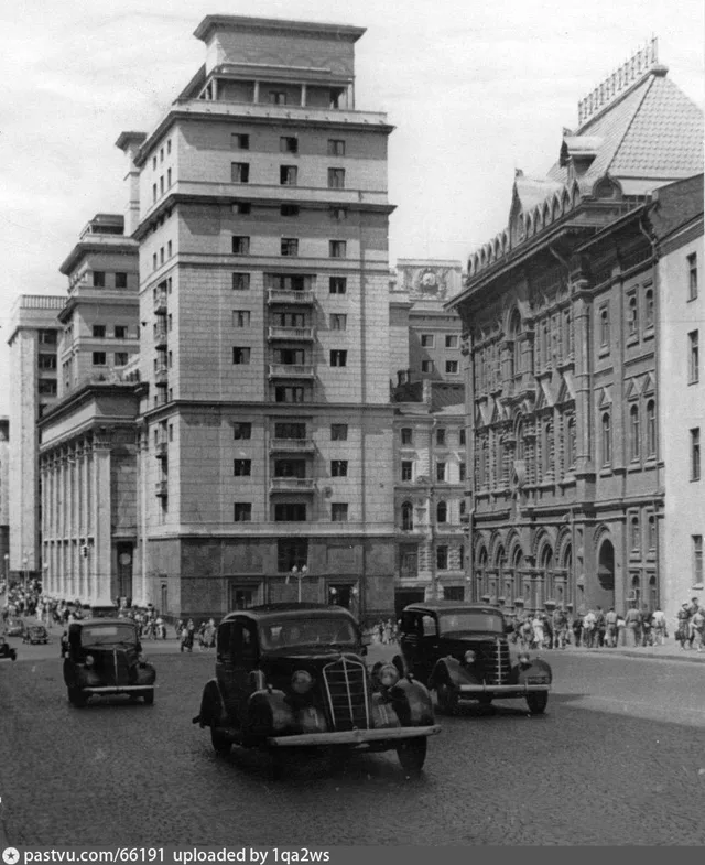 Вид на гостиницу" Москва"