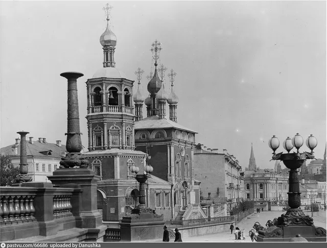 Набережная Храма Христа Спасителя и Кремлевская набережная