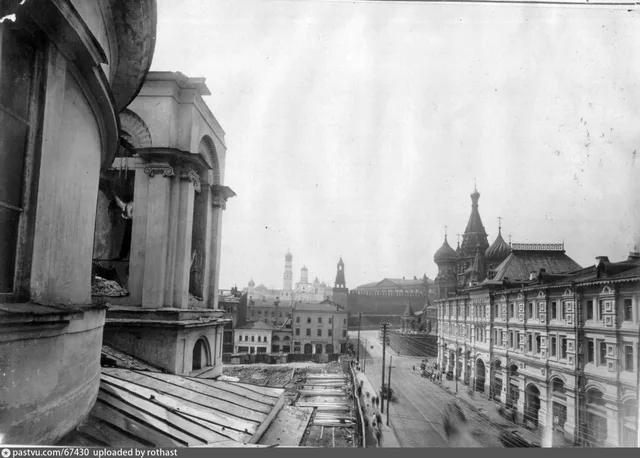 Вид с церкви св. Варвары на начало Москворецкой улицы