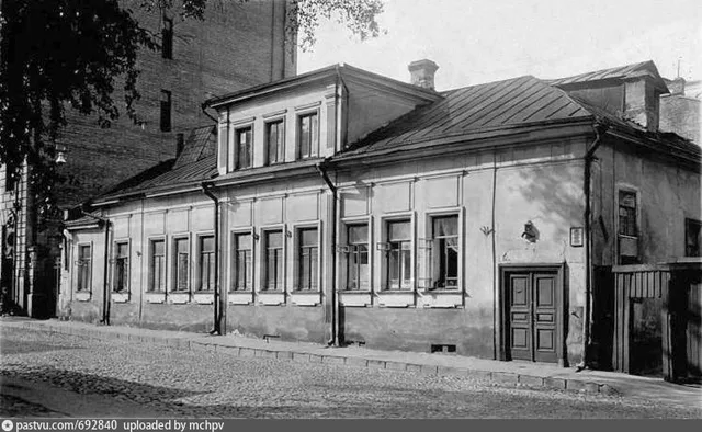 Улица Малая Молчановка, 2