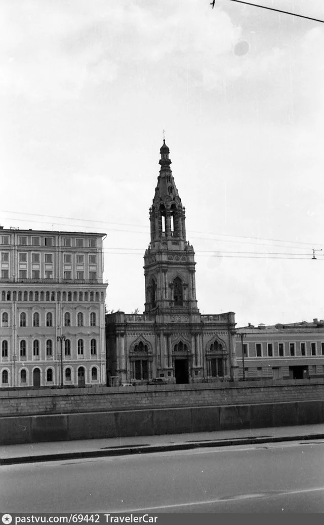 Вид на набережную Мориса Тореза (Софийскую)