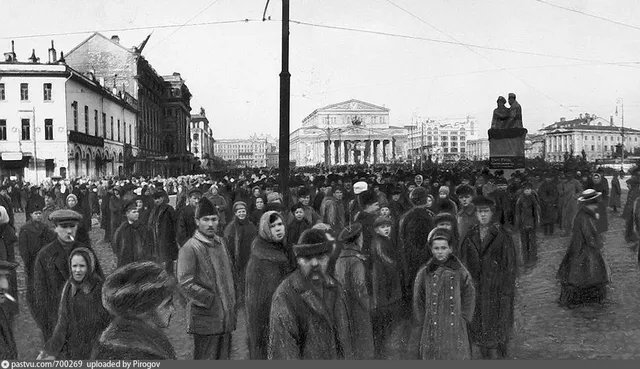 Памятник Марксу и Энгельсу