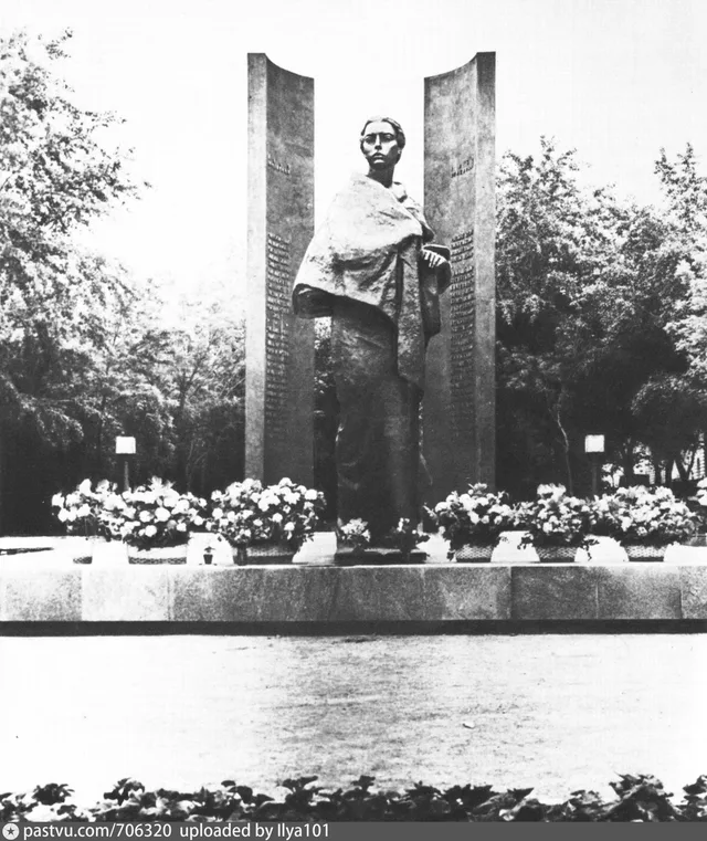 Памятник Н.К.Крупской
