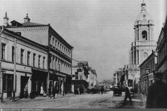 Пятницкая улица у церкви Параскевы Пятницы