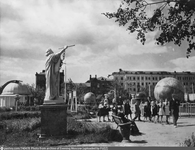 Садовая-Кудринская улица. Московский Планетарий. Экскурсия по Астрономической площадке «Парк неба»