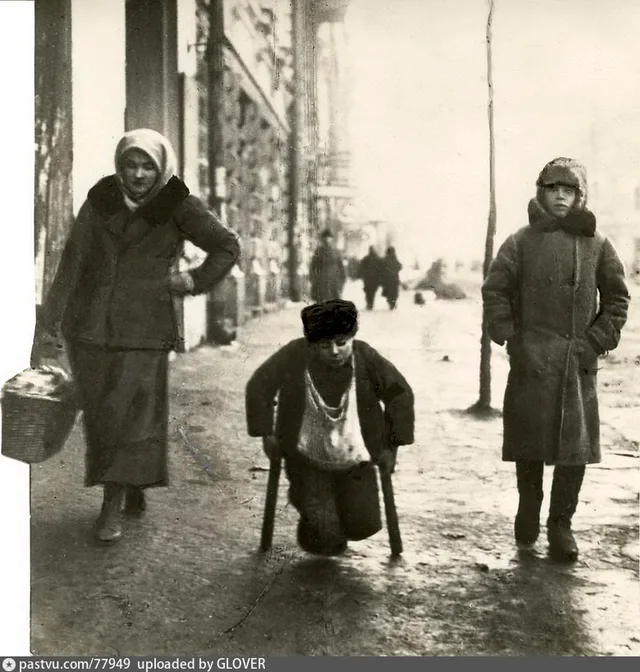 Тверская. Попрошайнмчество у ресторана "Москва".