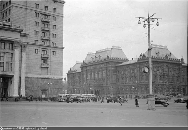 Музей В.И. Ленина и гостиница "Москва"