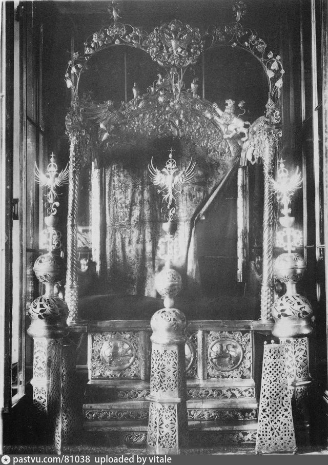 Оружейная палата. Трон двойной царей Иоанна и Петра Алексеевичей