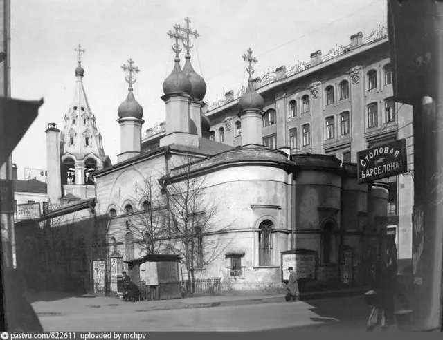 Улица Петровка. Церковь Рождества Богородицы в Столешниках