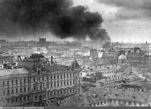 Вид с дома Нирнзее. Пожар в Малом театре