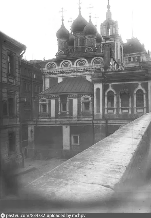 Улица Варварка. Церковь Георгия на Псковской горе
