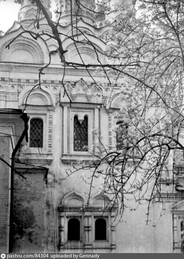 Окна южного фасада церкви Николая Чудотворца