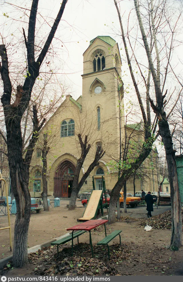 Здание лютеранской церкви Петра и Павла
