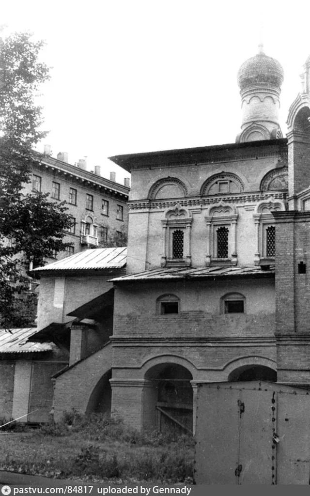 Церковь Трех Святителей на Кулишках